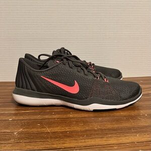 Nike Women's Flex Supreme TR 5 cross-training shoes